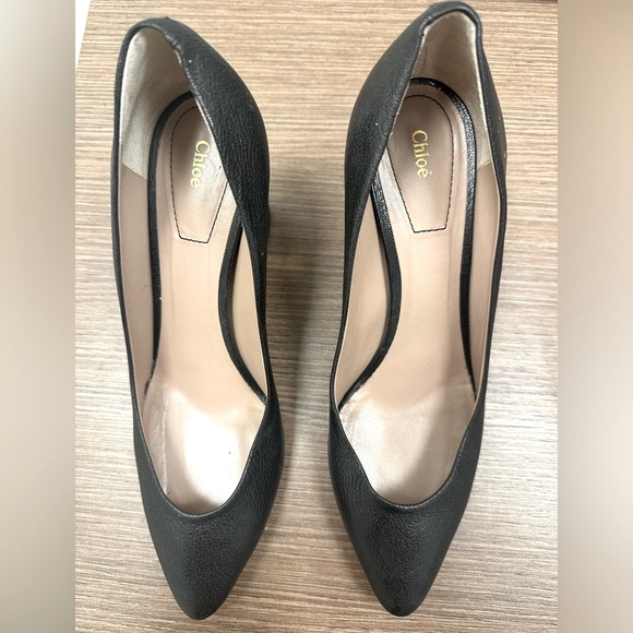 *SOLD* Chloe Leather Pumps Heels Gold Trim great condition - Picture 2 of 6